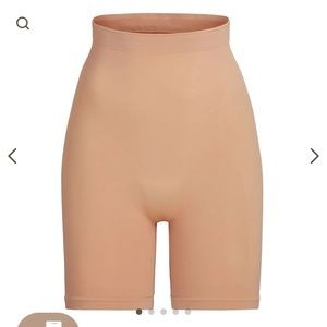 SKIMS Sculpting Short Above the Knee with Open Gusset